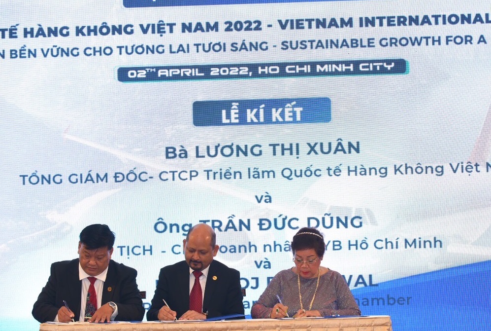  Lễ ký kết hợp tác giữa Công ty cổ phần Triển lãm Quốc tế Hàng không Việt Nam với một số doanh nghiệp quốc nội và quốc tế trong lĩnh vực hàng không. 